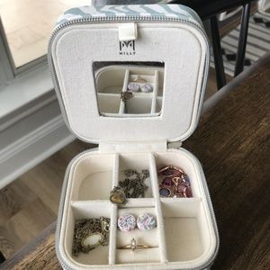 Milly portable jewelry case